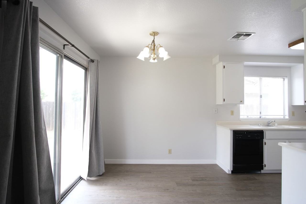 966 Kerley Ln - Photo 6 of 17