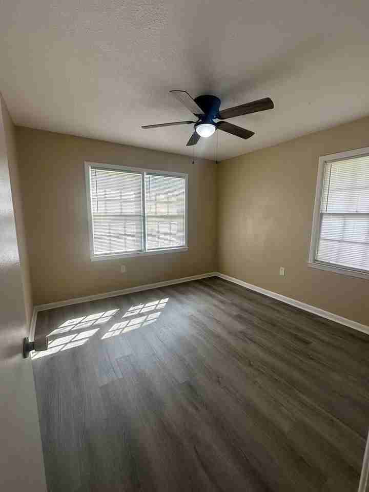 1204 Rhodus Dr - Photo 3 of 22