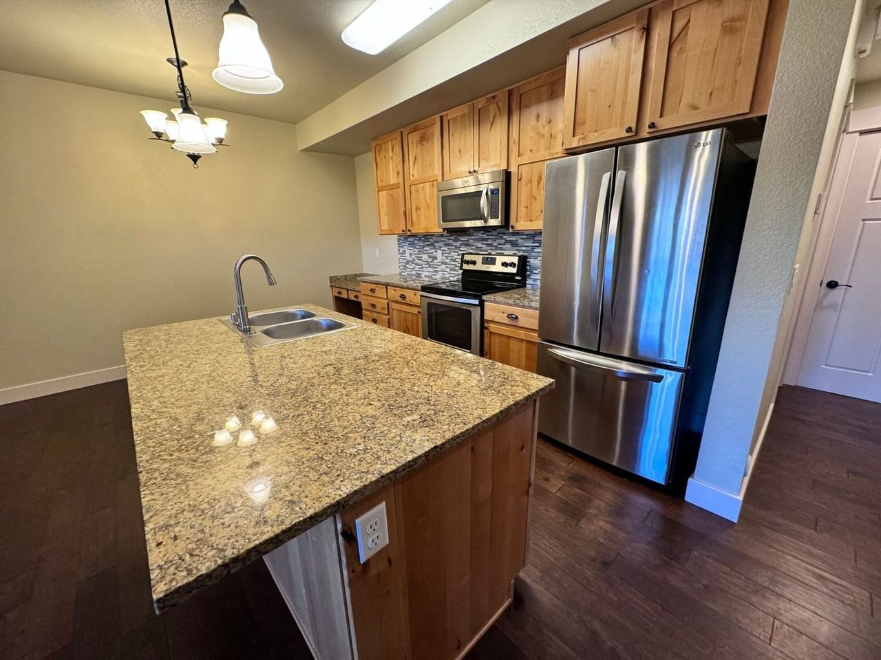 2131 Scarecrow Rd - Photo 2 of 17