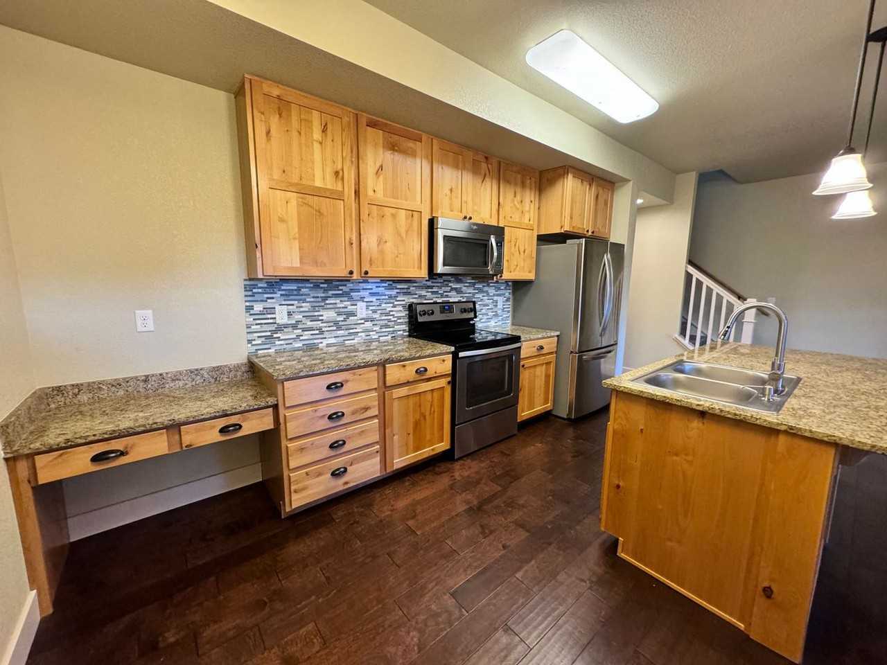 2131 Scarecrow Rd - Photo 3 of 17