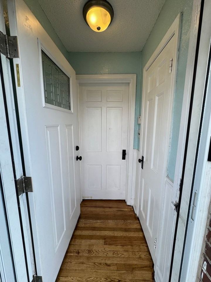 441 Farmington Ave - Photo 3 of 22