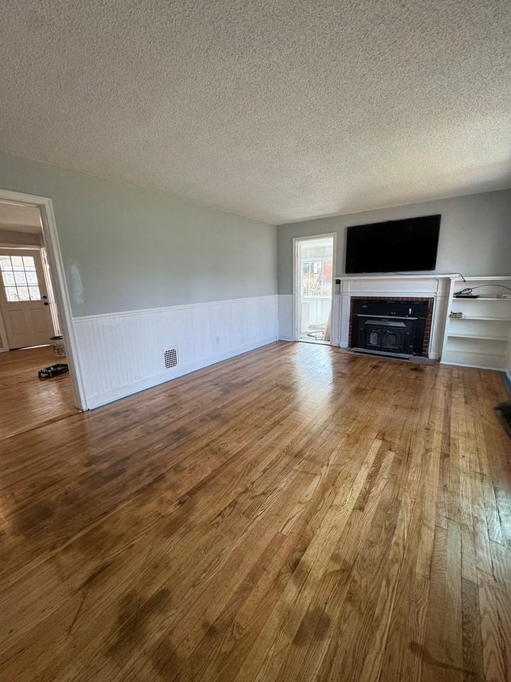 441 Farmington Ave - Photo 4 of 22