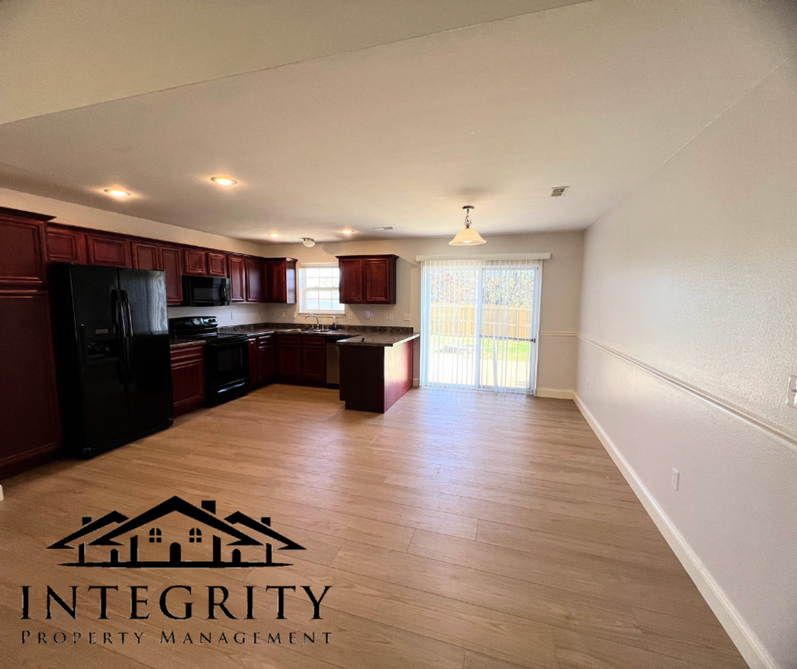 101 Pioneer Ct - Photo 3 of 12