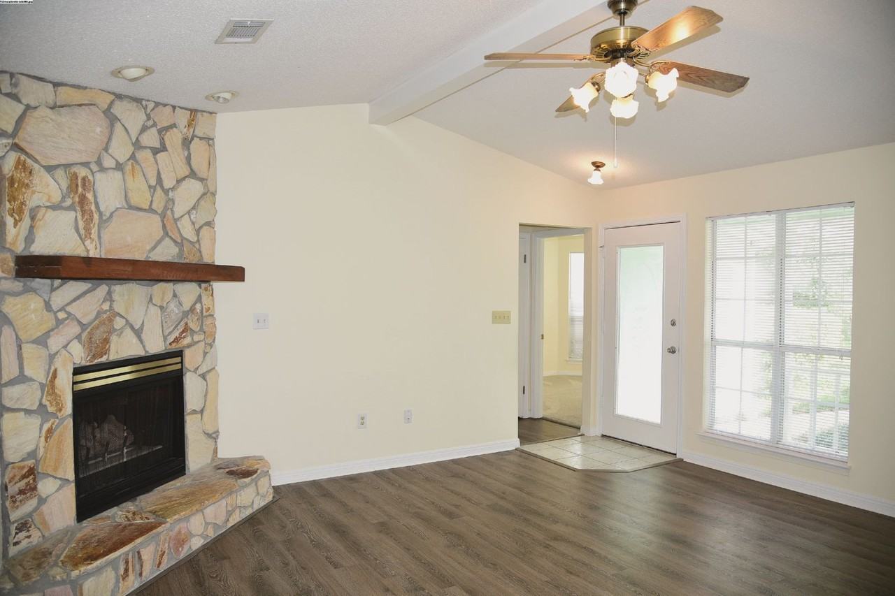 155 Meadowbrook Ct - Photo 3 of 17