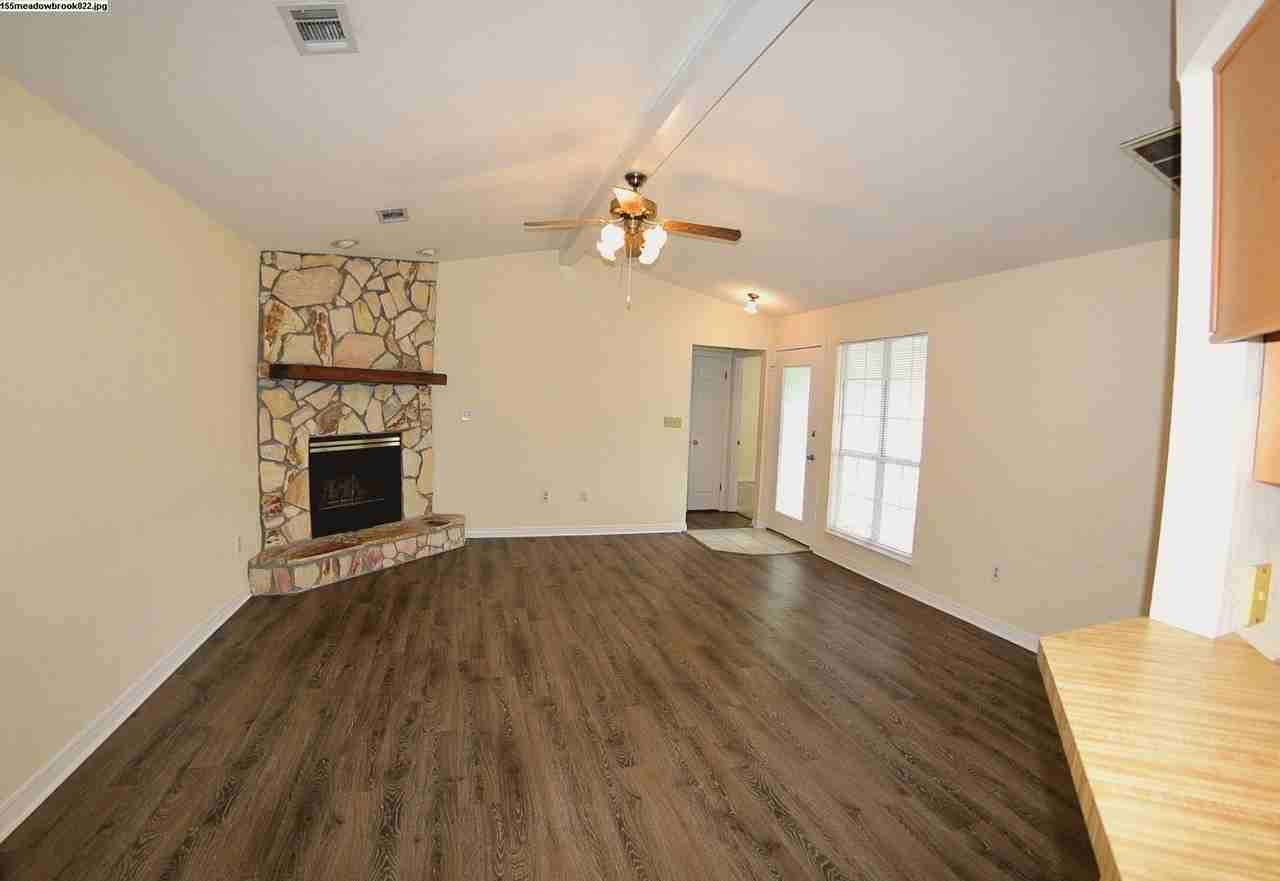 155 Meadowbrook Ct - Photo 4 of 17