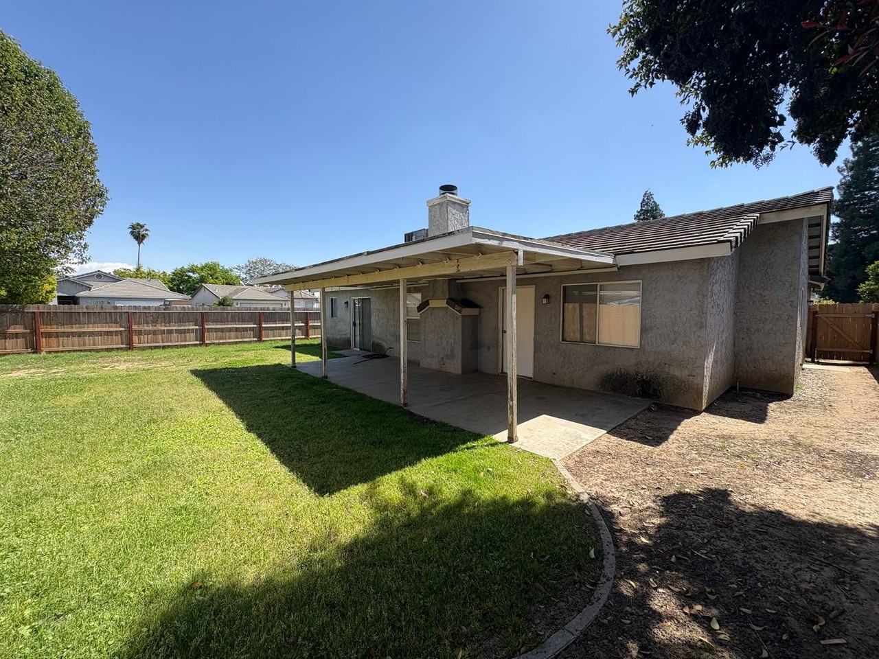 2210 W Buena Vista Ave - Photo 4 of 30