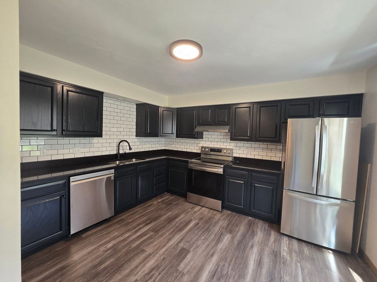 408 Harding St - Photo 4 of 19