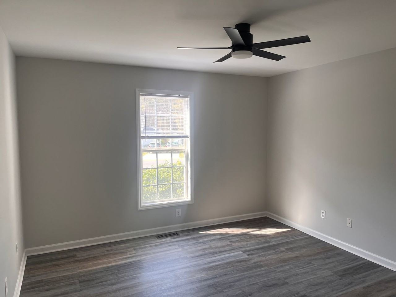 912 Shannondale Dr - Photo 4 of 13