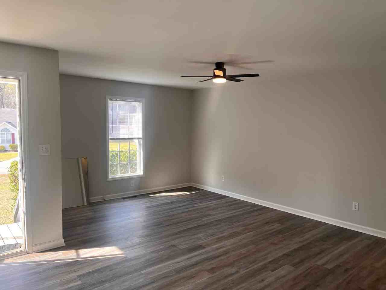 912 Shannondale Dr - Photo 7 of 13