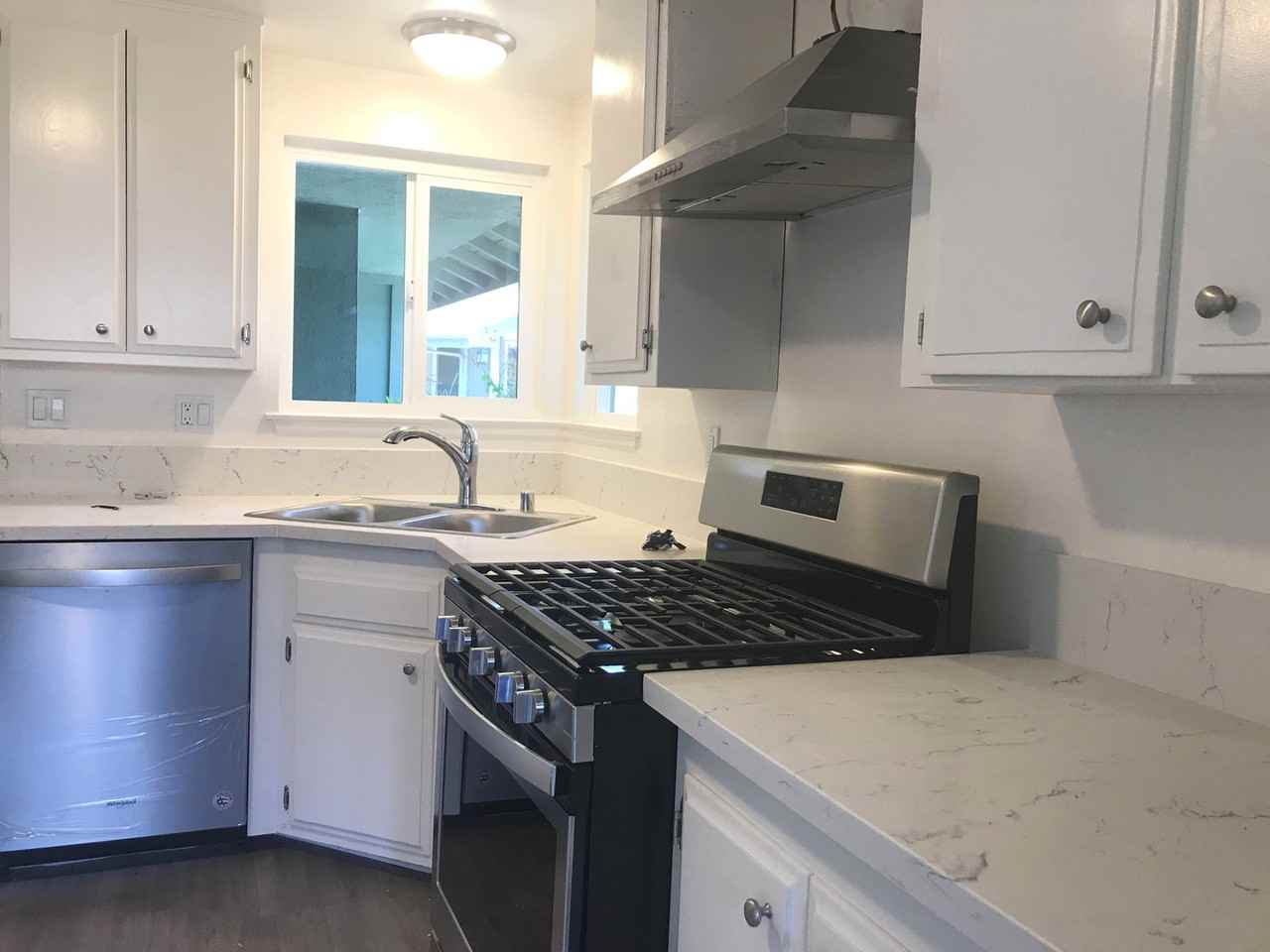 251 Saratoga Ct - Photo 2 of 19