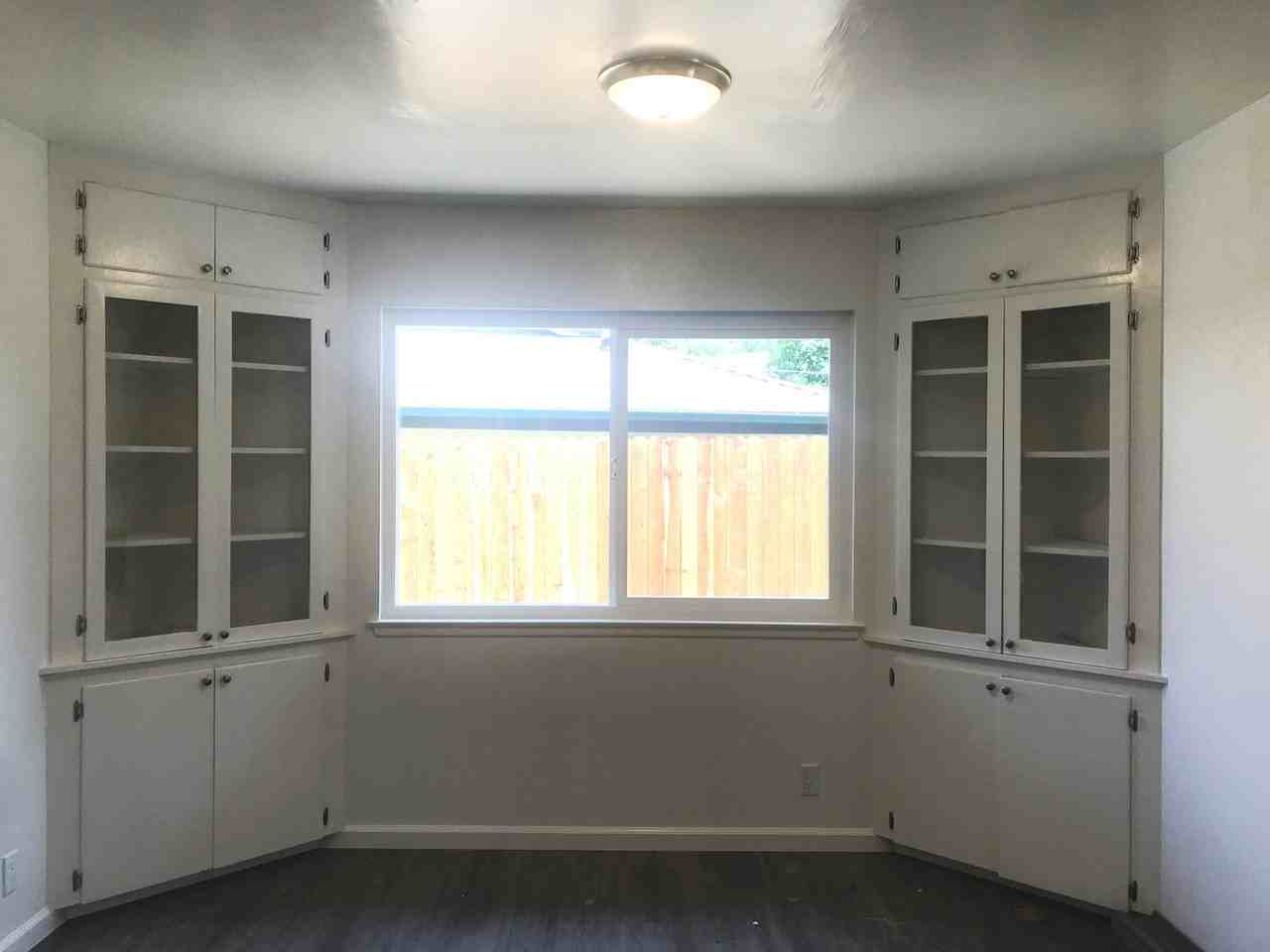 251 Saratoga Ct - Photo 3 of 19