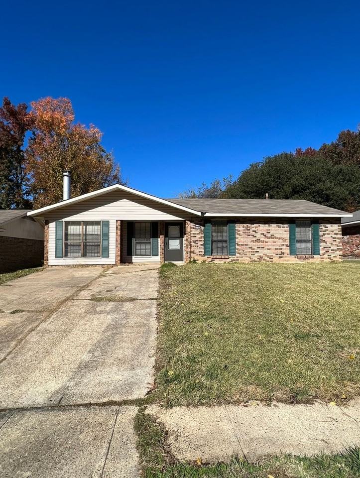 3042 Lone Oak Dr - Photo 3 of 15