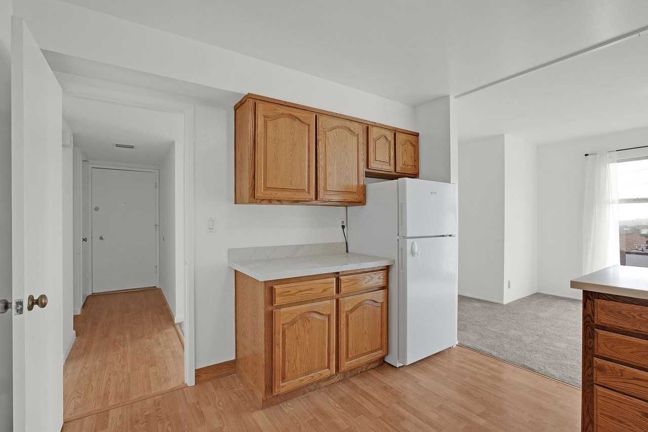 164 Oxford Ln - Photo 5 of 8