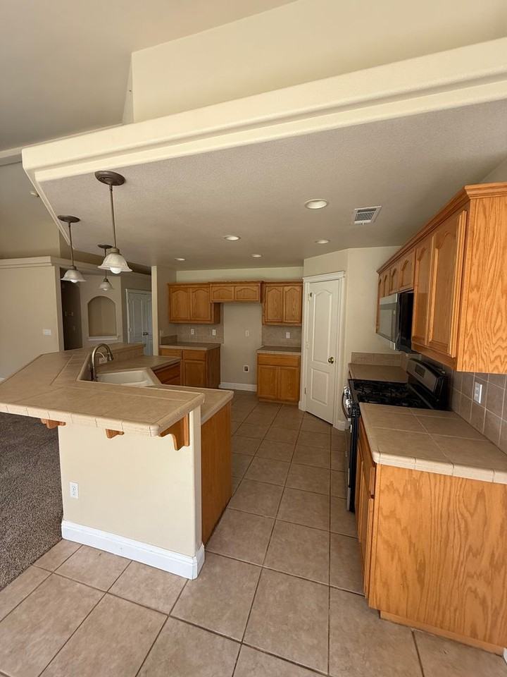 3481 Cockerill Dr - Photo 5 of 17