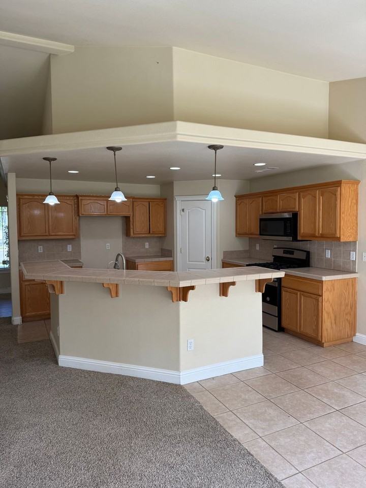 3481 Cockerill Dr - Photo 6 of 17