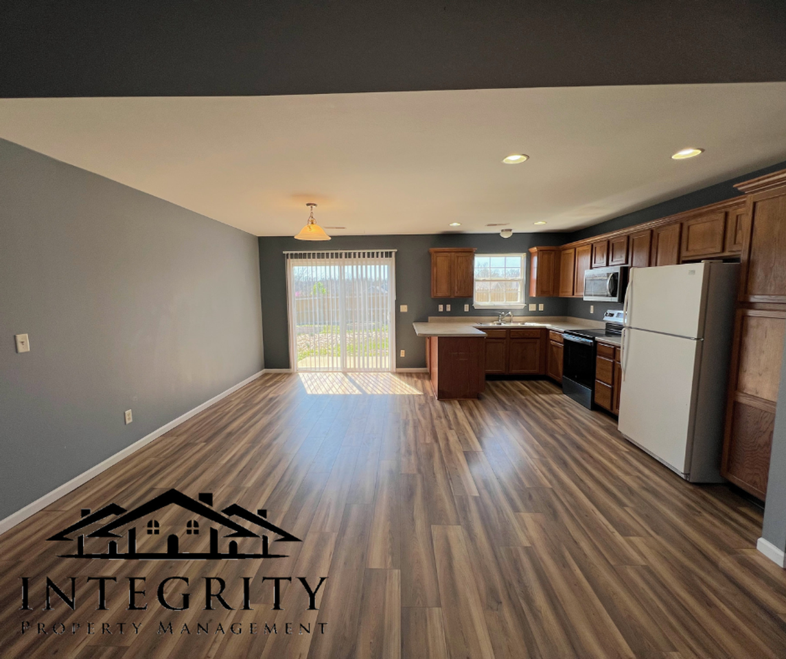 24136 Tupelo Ln - Photo 4 of 15