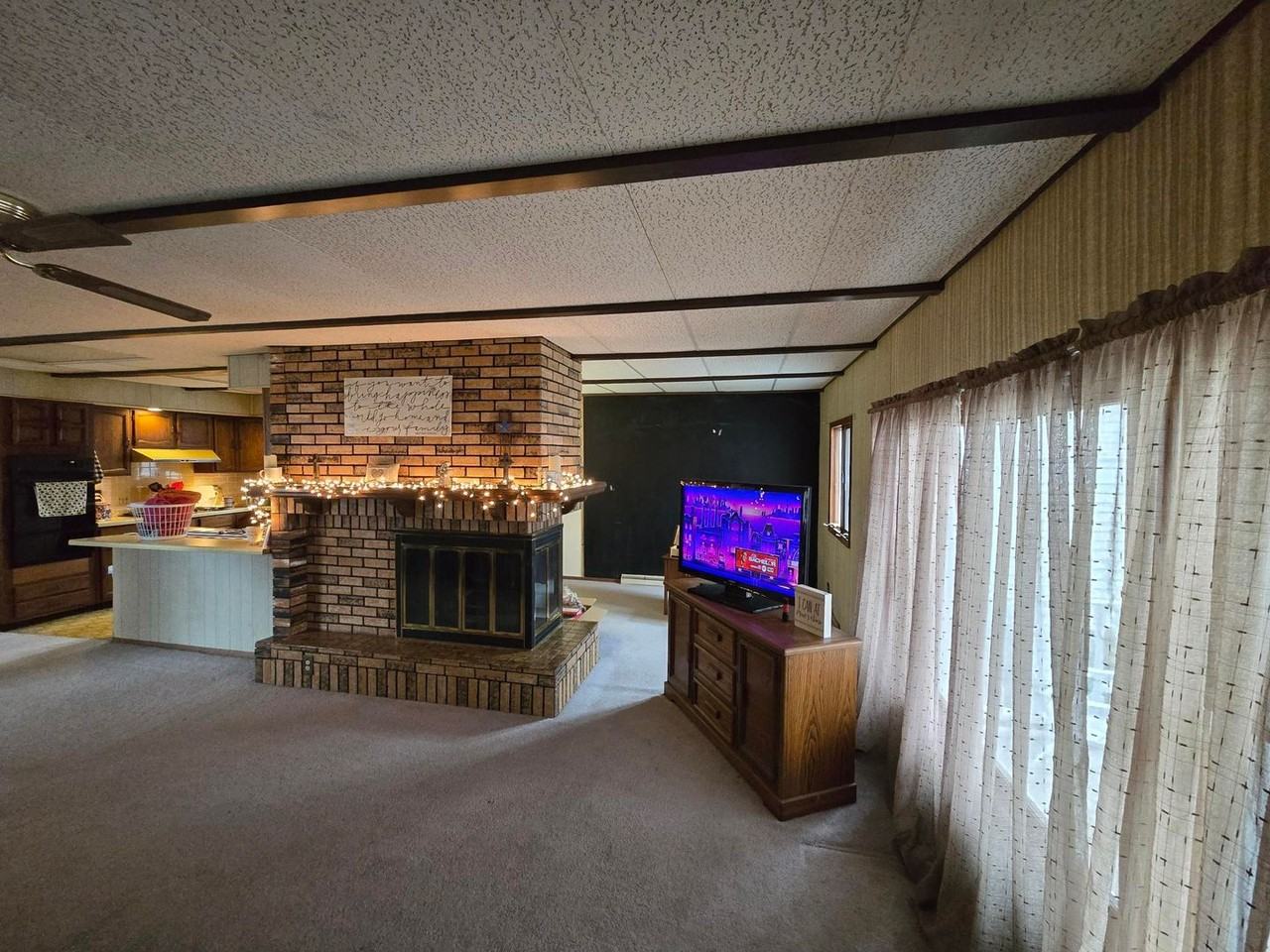 301 E Green St - Photo 2 of 16