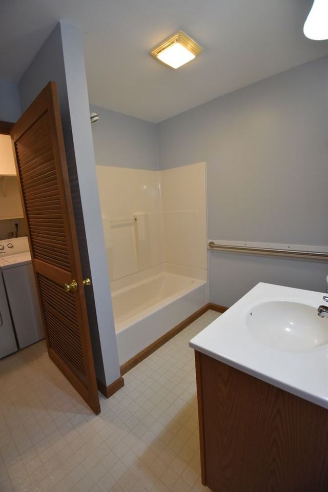 322 W Staat St - Photo 2 of 21