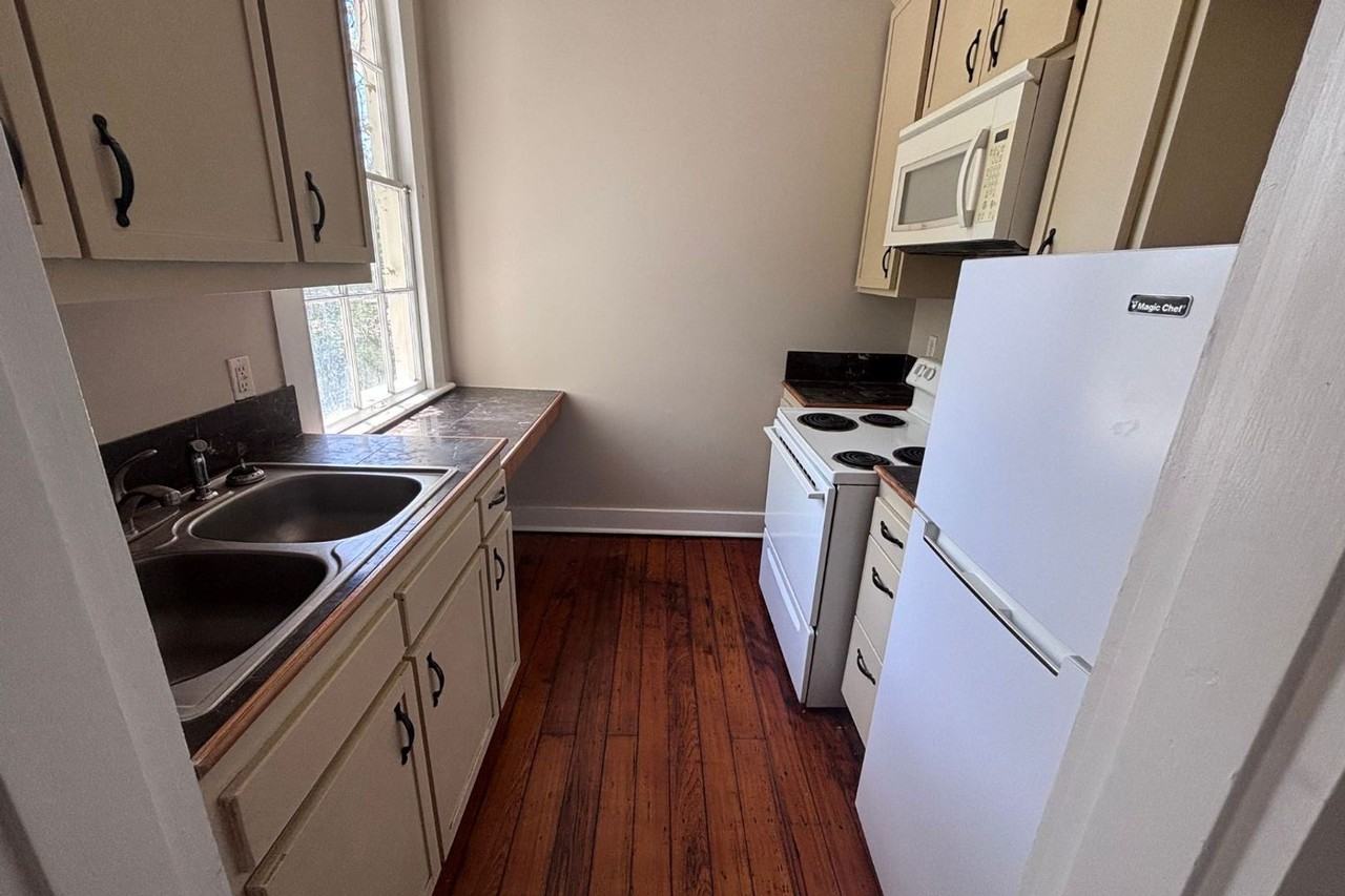 412 E Main St - Photo 2 of 4