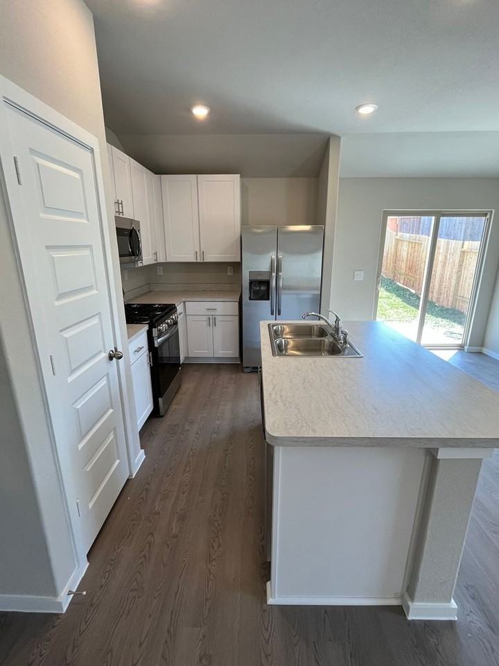 25553 Blossom Ct - Photo 4 of 17