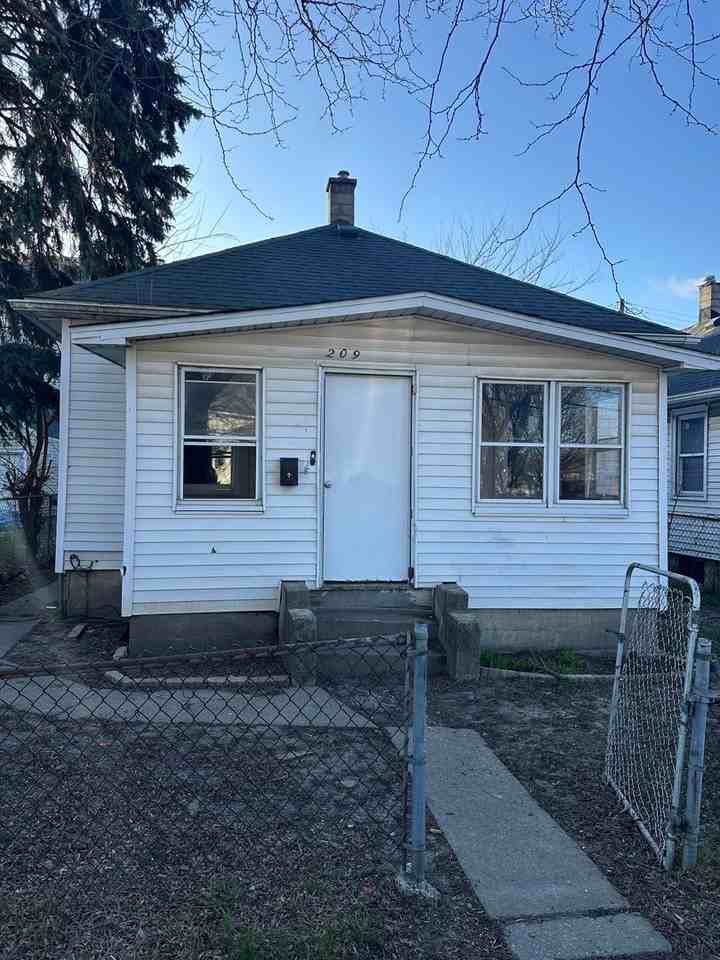 209 Conant Ave - Photo 2 of 7