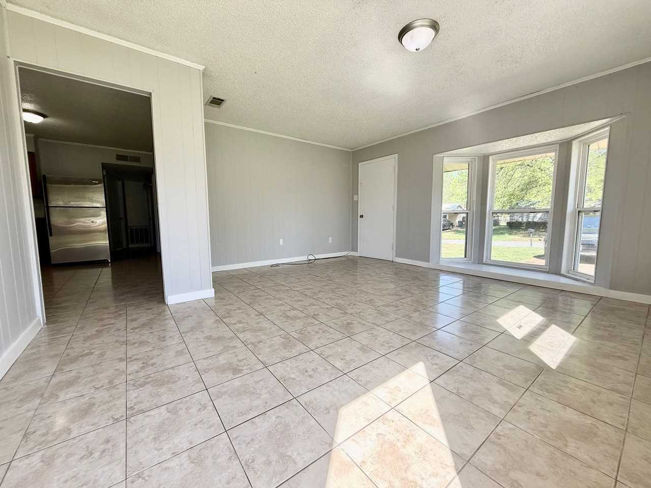 709 N Holly St - Photo 2 of 13