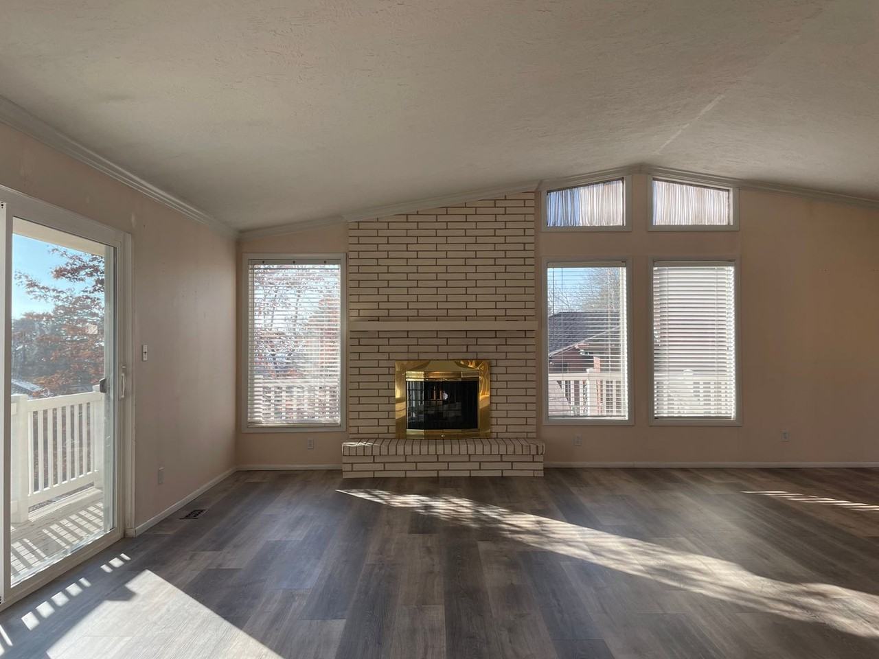 595 Meadowlark Rd - Photo 2 of 50