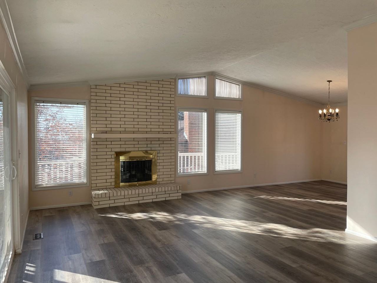 595 Meadowlark Rd - Photo 3 of 50