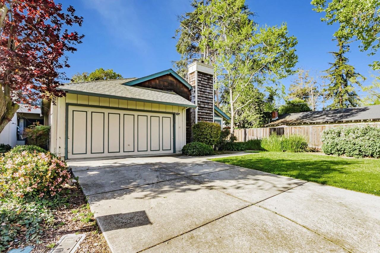 3036 Greenbriar Ct - Photo 2 of 34