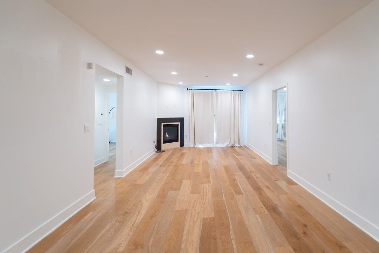 7133 Hawthorn Ave #206 - Photo 3 of 21