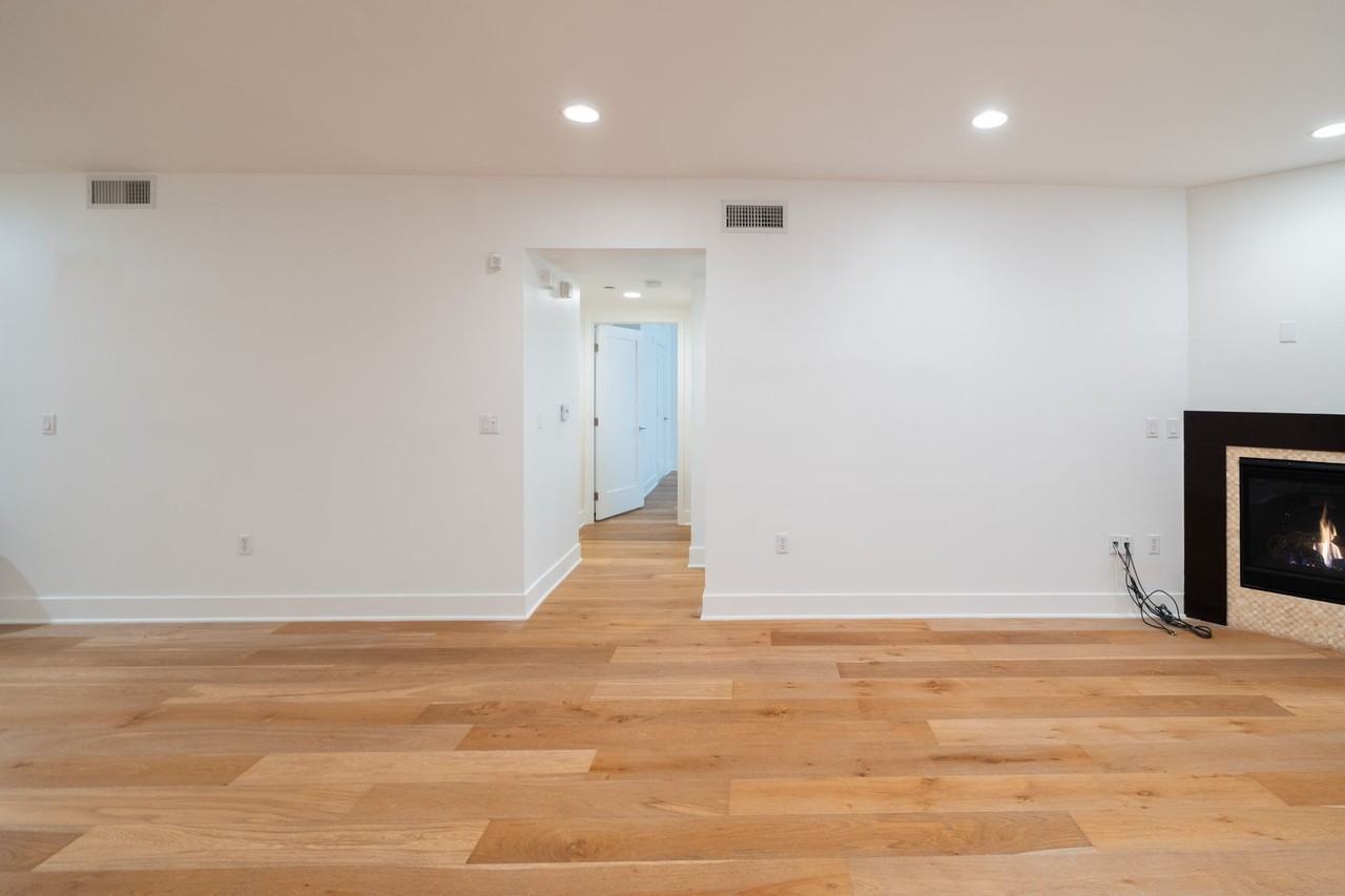 7133 Hawthorn Ave #206 - Photo 4 of 21