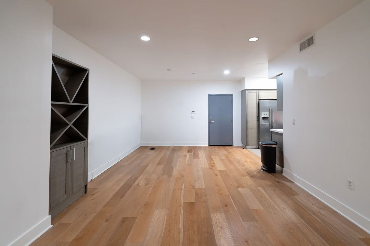 7133 Hawthorn Ave #206 - Photo 5 of 21