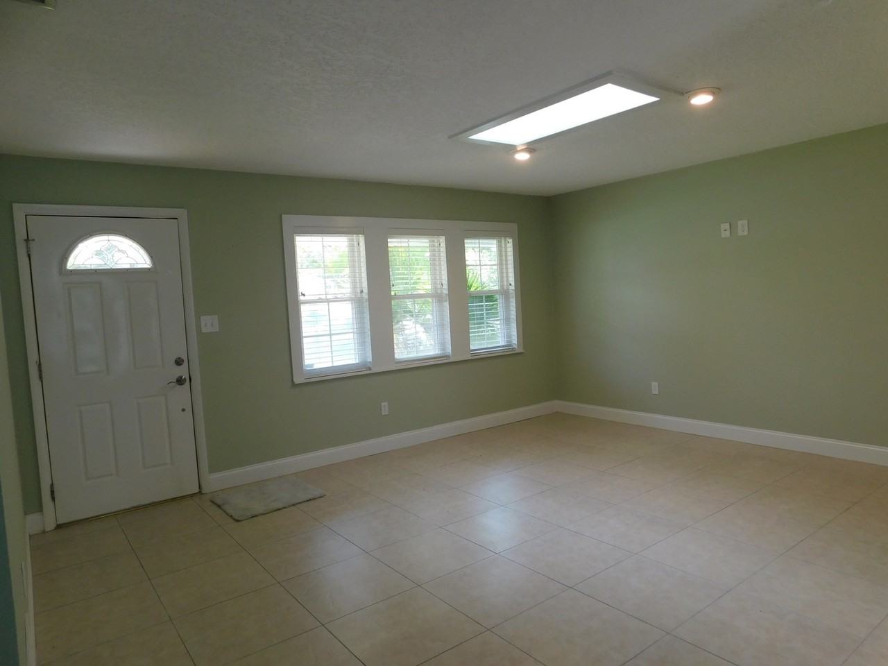 565 E Jessup Ave - Photo 2 of 22