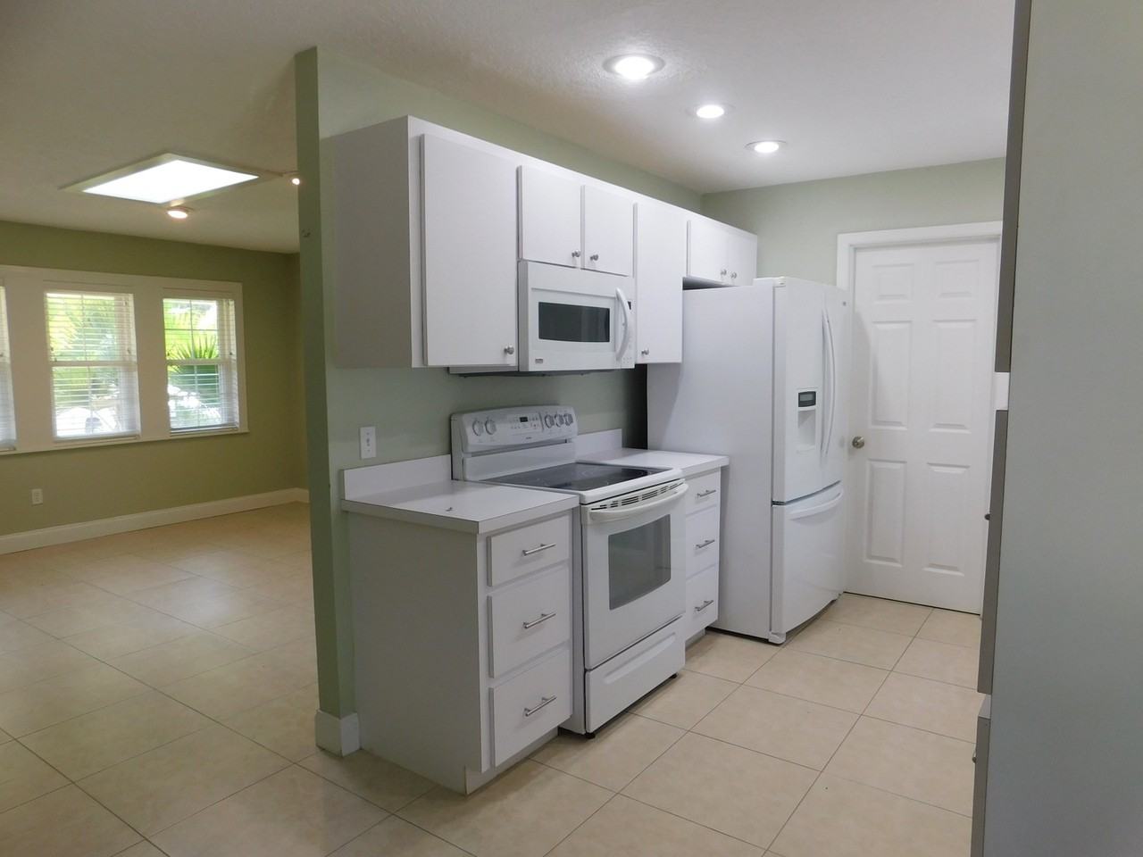 565 E Jessup Ave - Photo 4 of 22