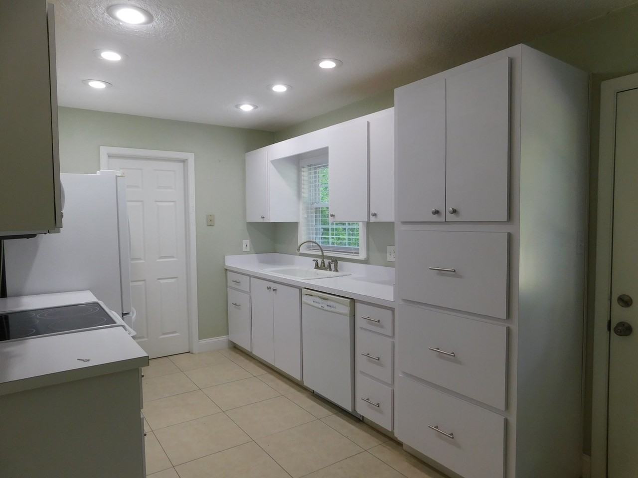 565 E Jessup Ave - Photo 5 of 22