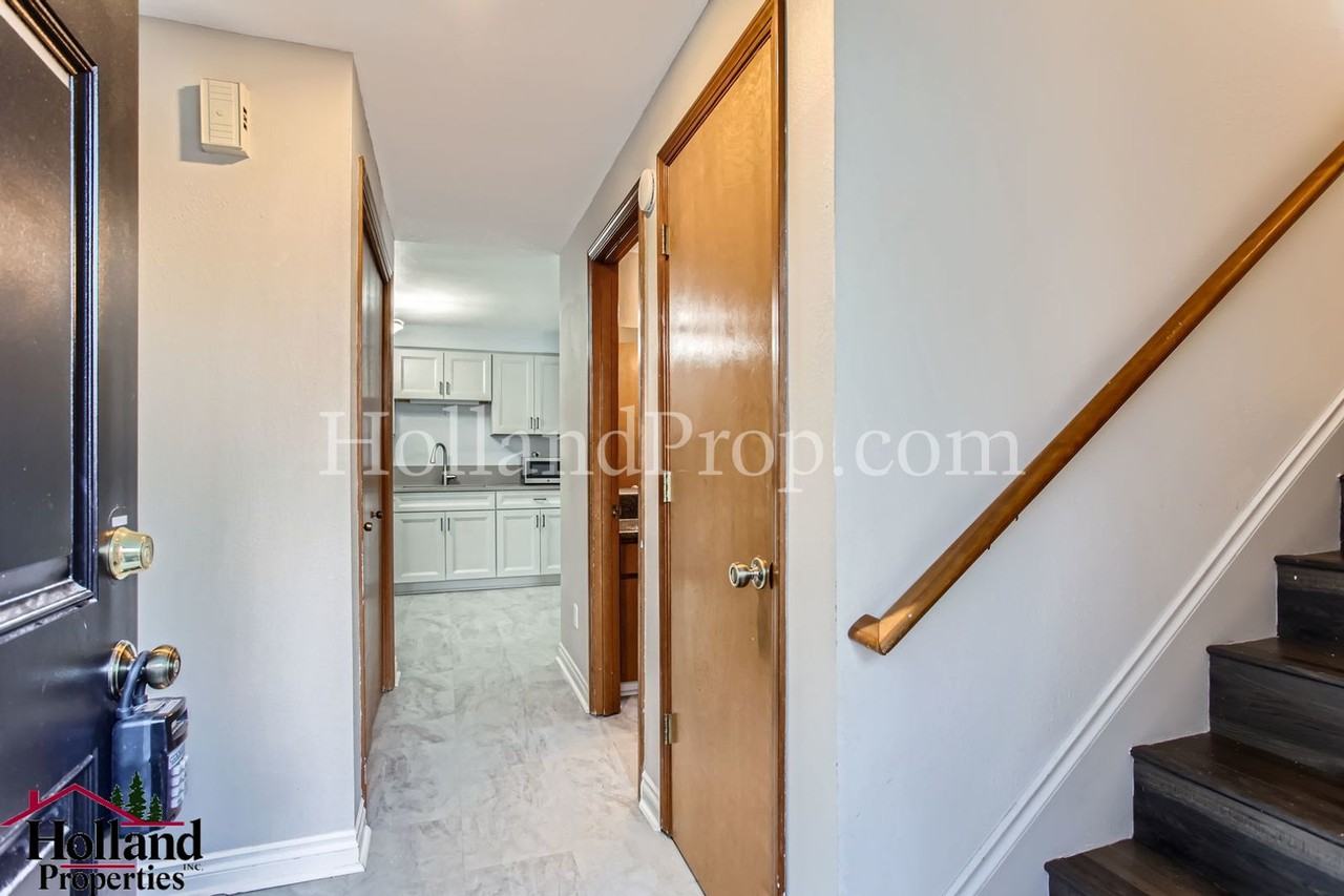 20452 Sw Rosa Dr - Photo 4 of 26