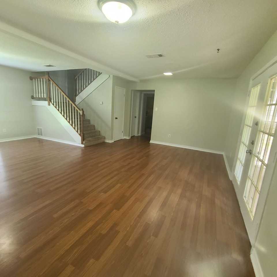 3810 Red Oak Dr - Photo 3 of 19