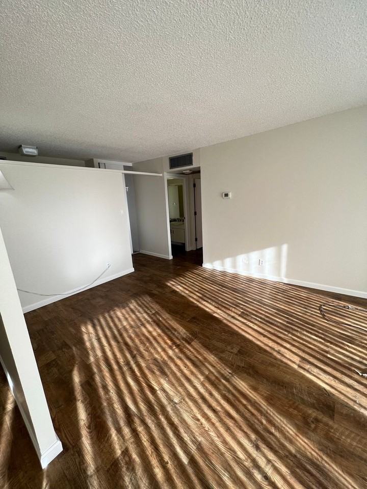 100 N Arlington Ave #11H - Photo 2 of 11