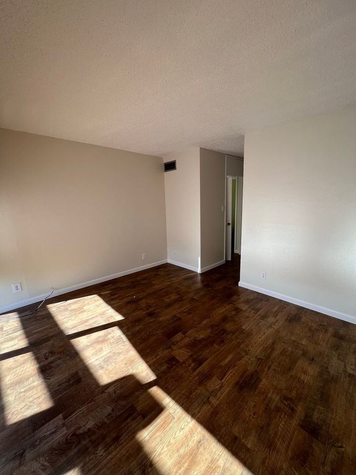 100 N Arlington Ave #11H - Photo 4 of 11