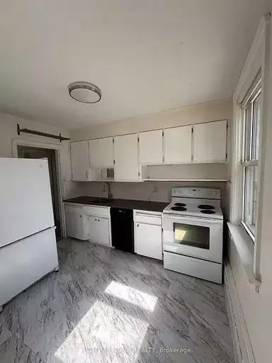 29 Plaxton Dr - Photo 2 of 12