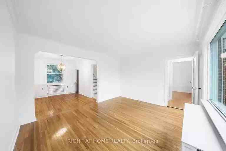 29 Plaxton Dr - Photo 3 of 12