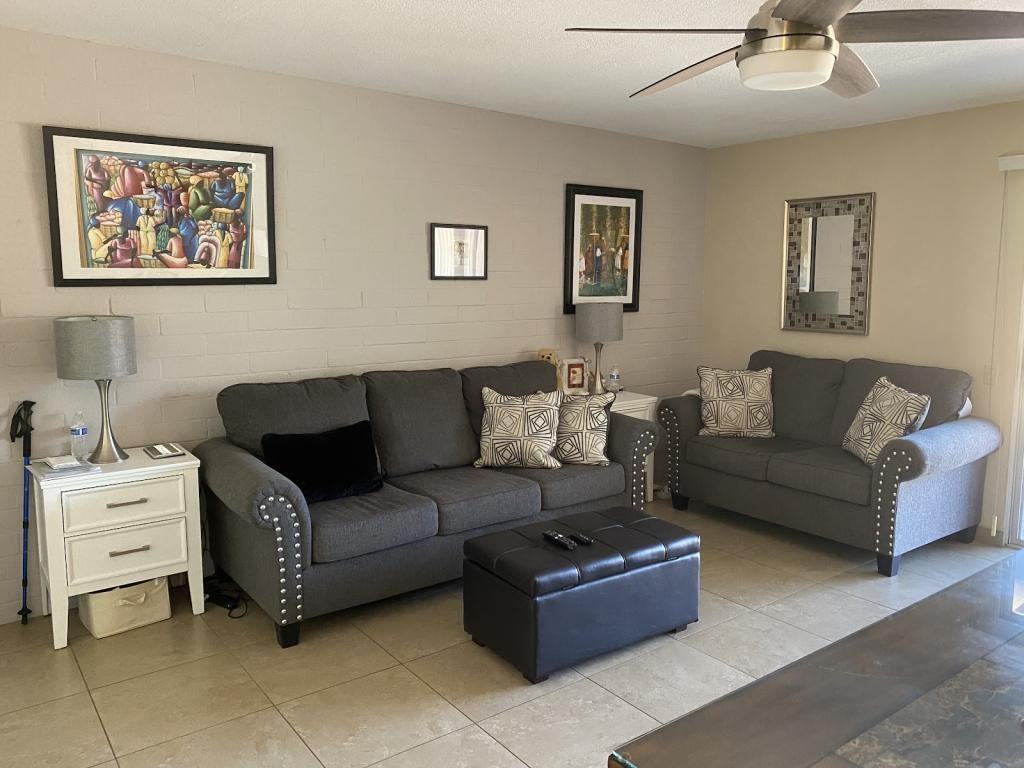 42 W Calle Del Chancero - Photo 2 of 11