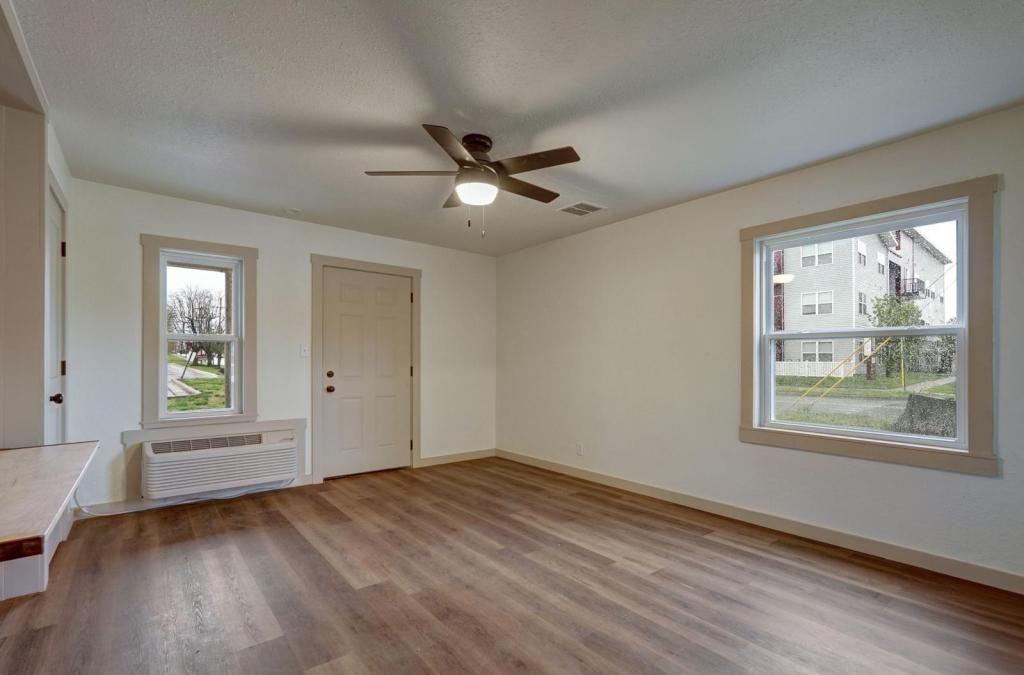 745 S Jefferson Ave - Photo 3 of 8