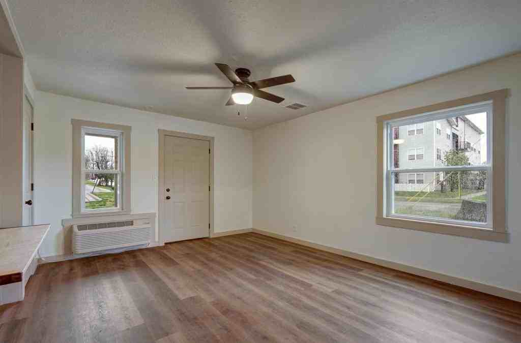 745 S Jefferson Ave - Photo 4 of 8