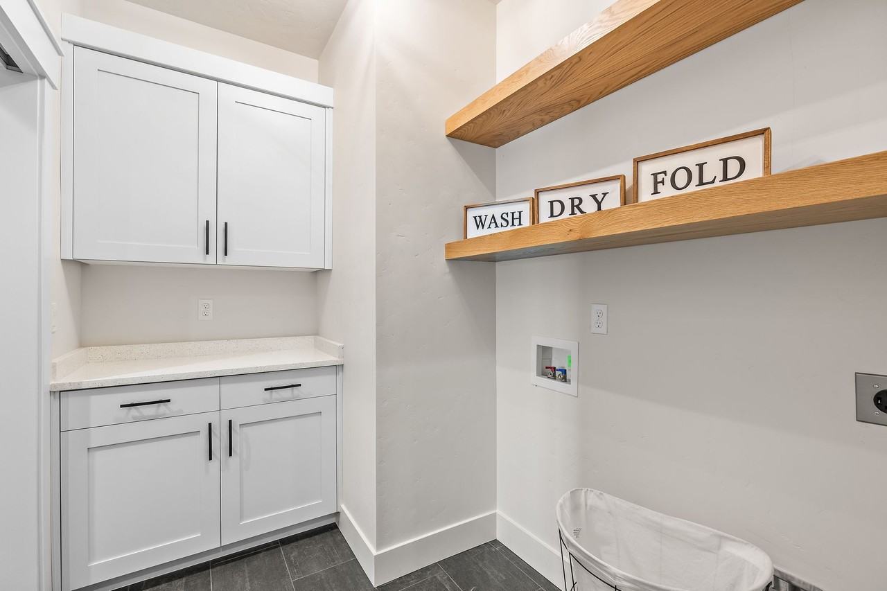 2530 W Iron Coop St #1 - Photo 3 of 31