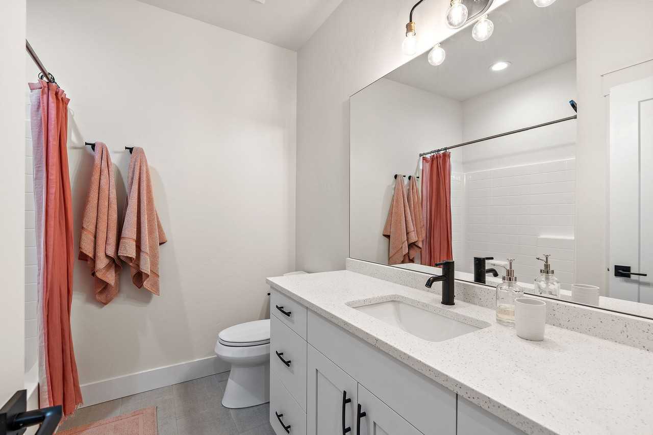 2530 W Iron Coop St #1 - Photo 2 of 31