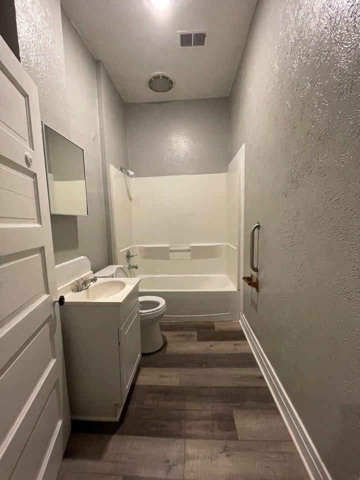 117 E Streicher St - Photo 2 of 9