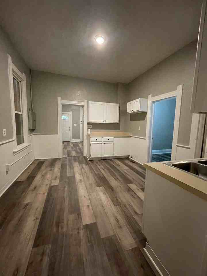 117 E Streicher St - Photo 5 of 9