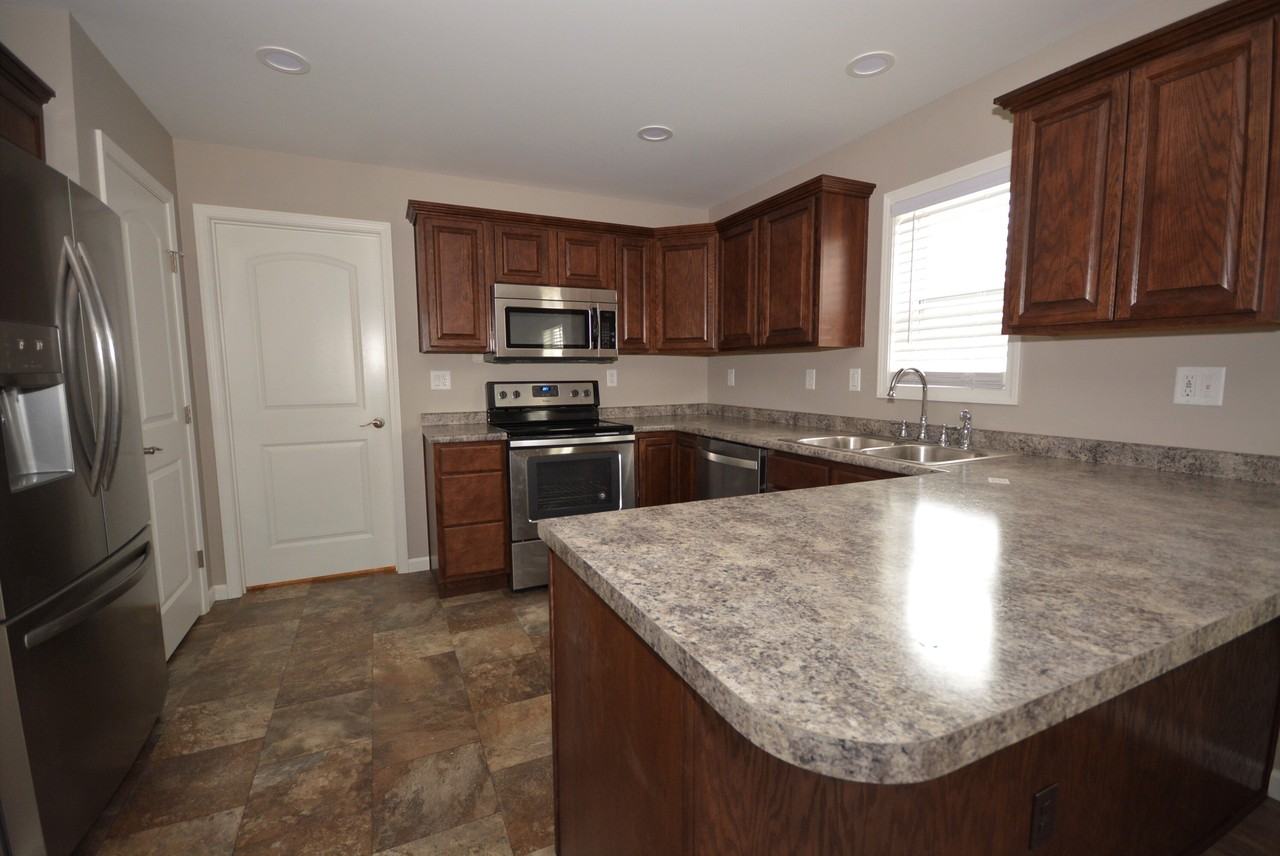 907 Logan St - Photo 2 of 9