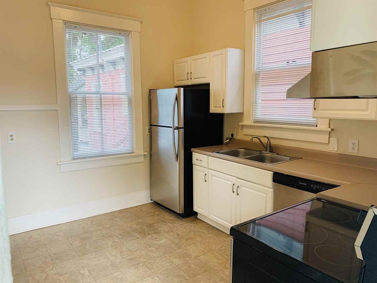 905 Montgomery St #905 - Photo 7 of 30